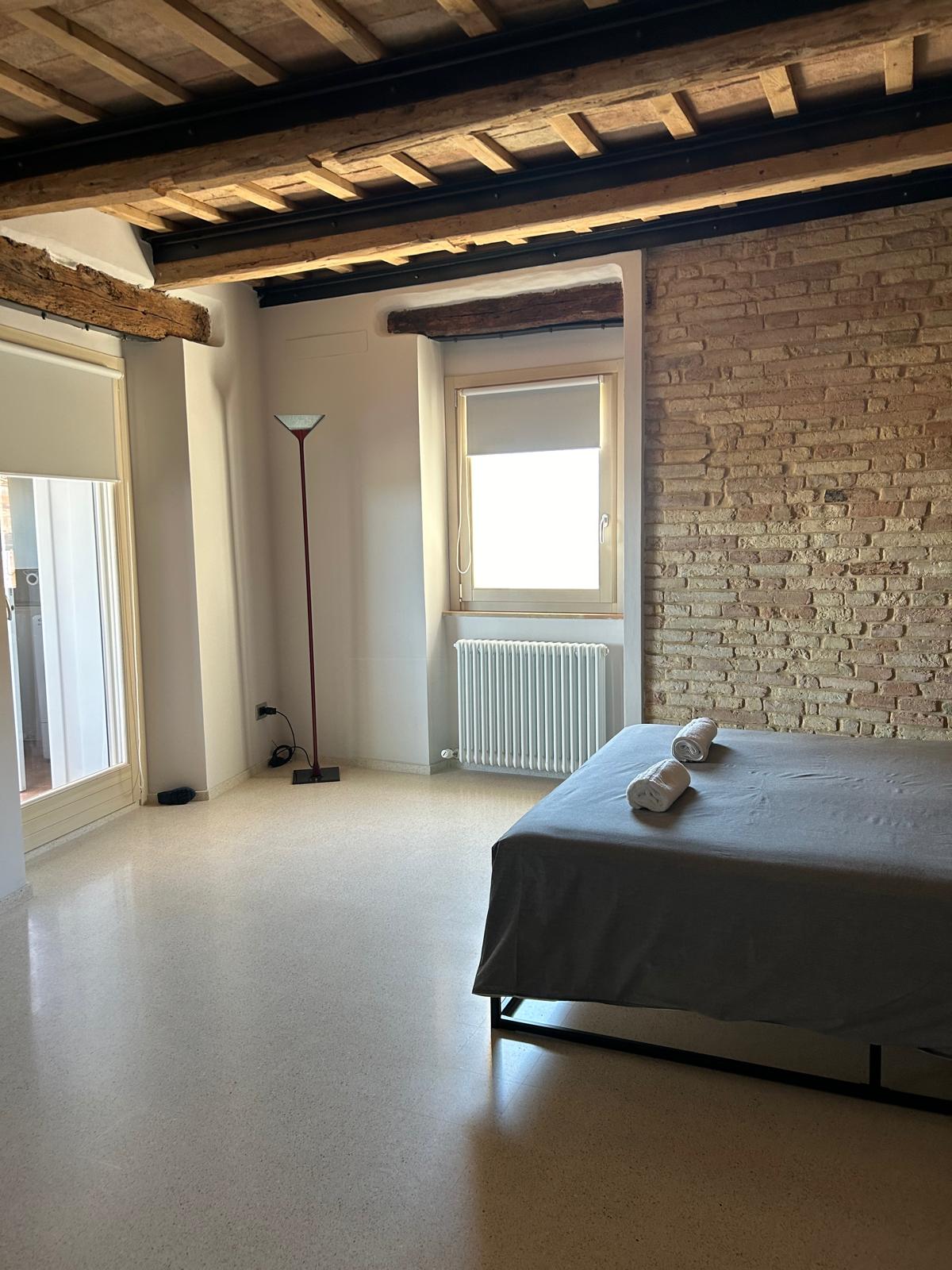 Camera con letto matrimoniale